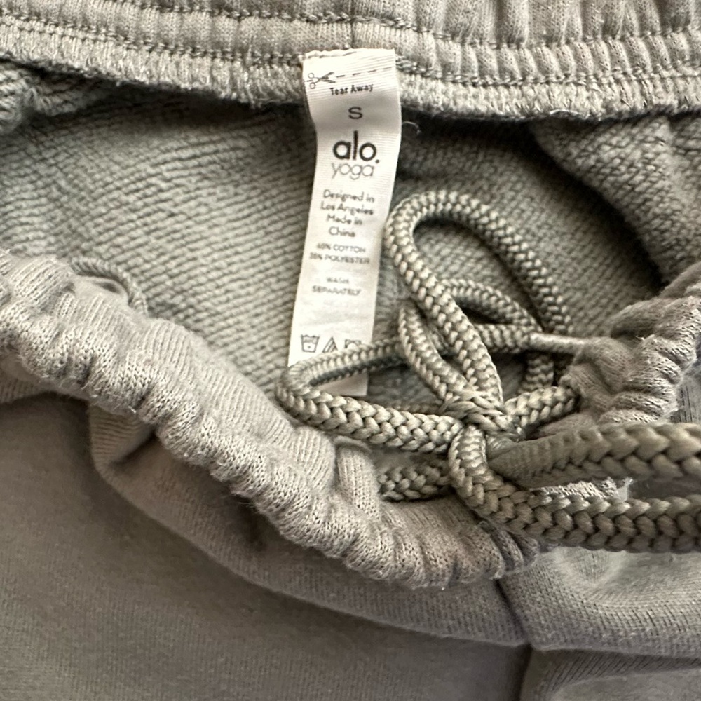Alo Accolade Sweat Set - Picture 6 of 6
